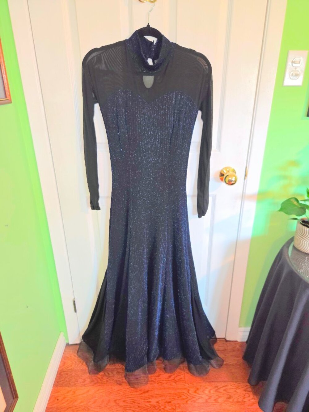 Stunning ballroom gown, size M/L, NWOT